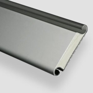 شرائح ألومنيوم معزولة